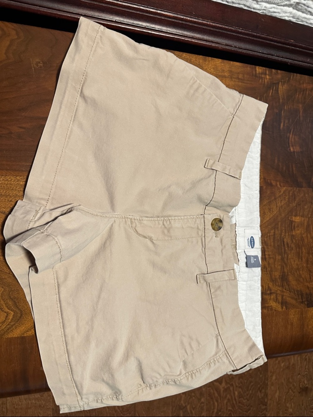 Old Navy Slim Fit Women’s Khaki Shorts 4